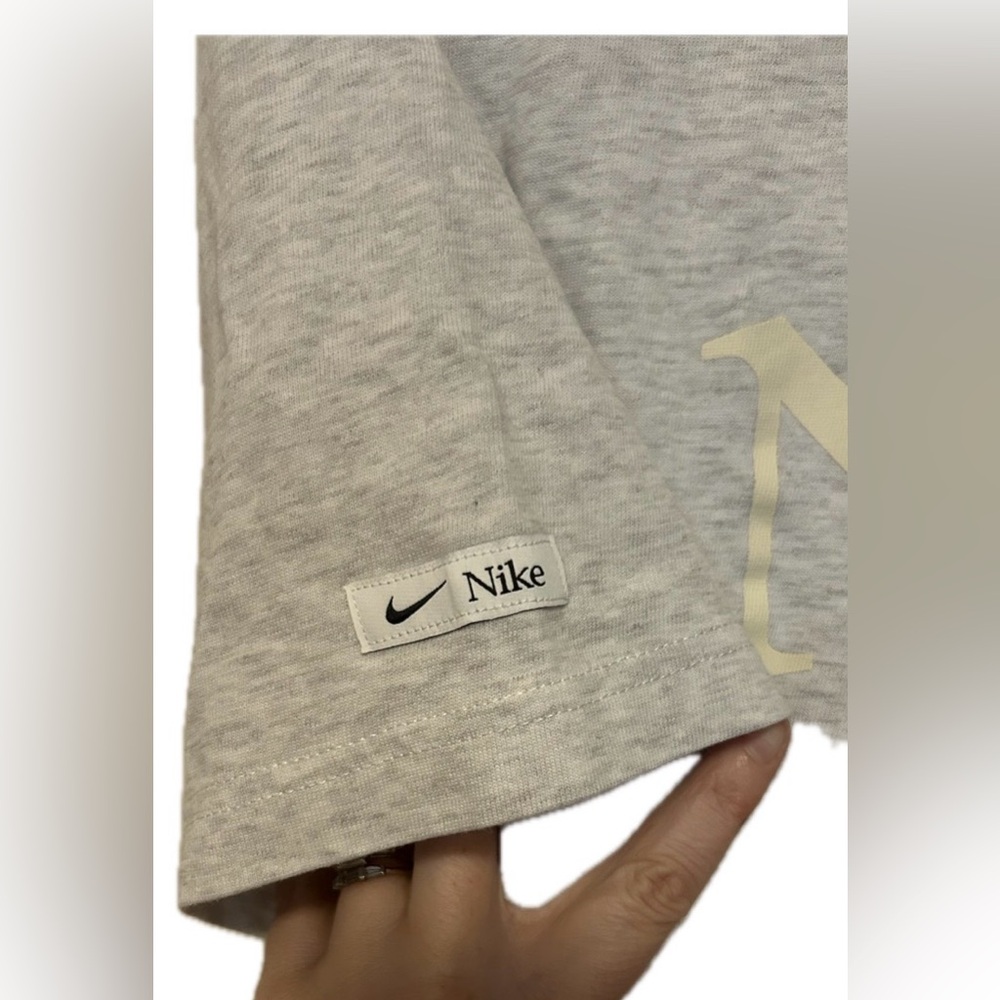 NWOT. Nike Sportswear Classic T. Size S. - Picture 4 of 13